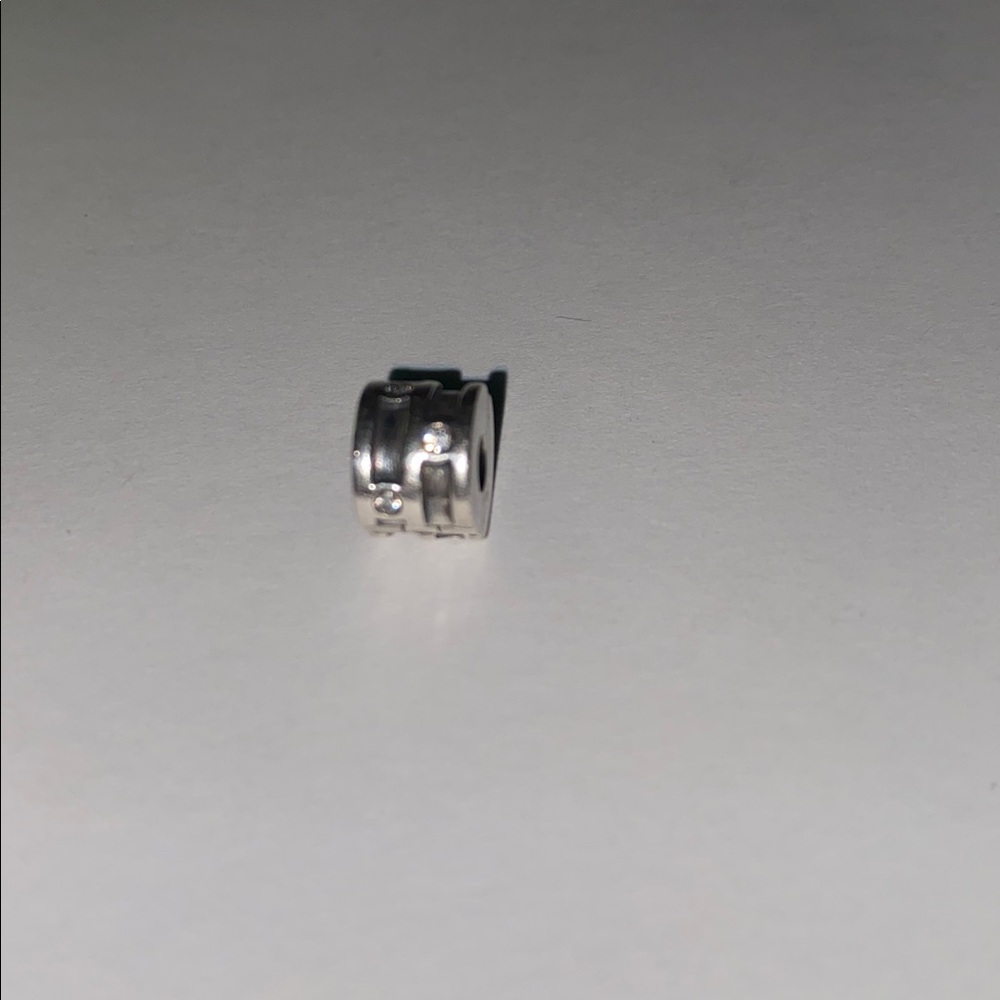 Pandora silver geometric sparkling clip